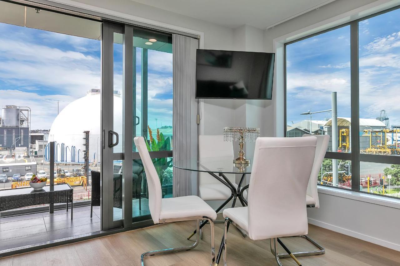 Your Renovated Retreat + Cp オークランド エクステリア 写真